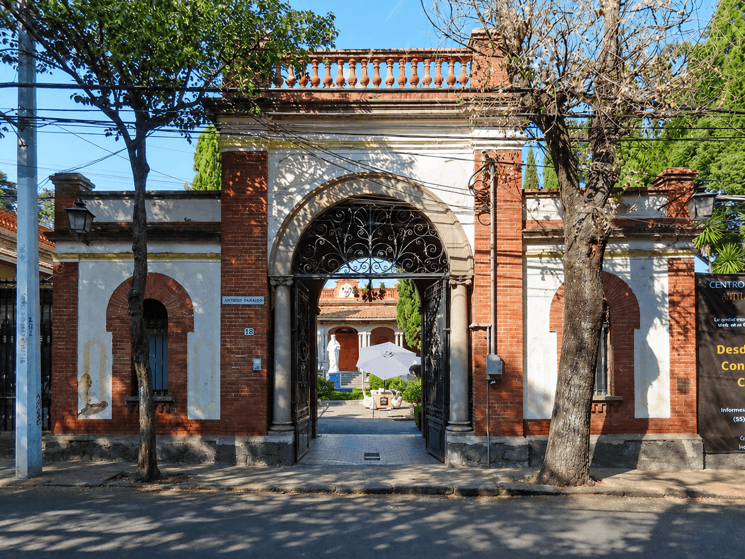 Fachada y Entrada Principal de Centro Cultural Quinta Soledad